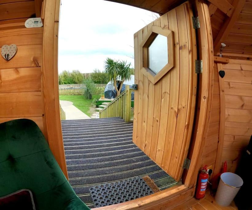 Romantic Treehouse With Hot Tub & Bbq Lodge Praze an Beeble Exterior foto